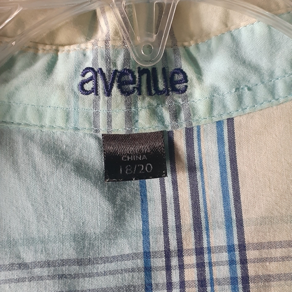 Avenue - Picture 3 of 6
